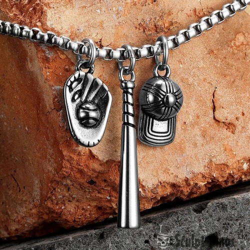 Collana con ciondolo - , cappello